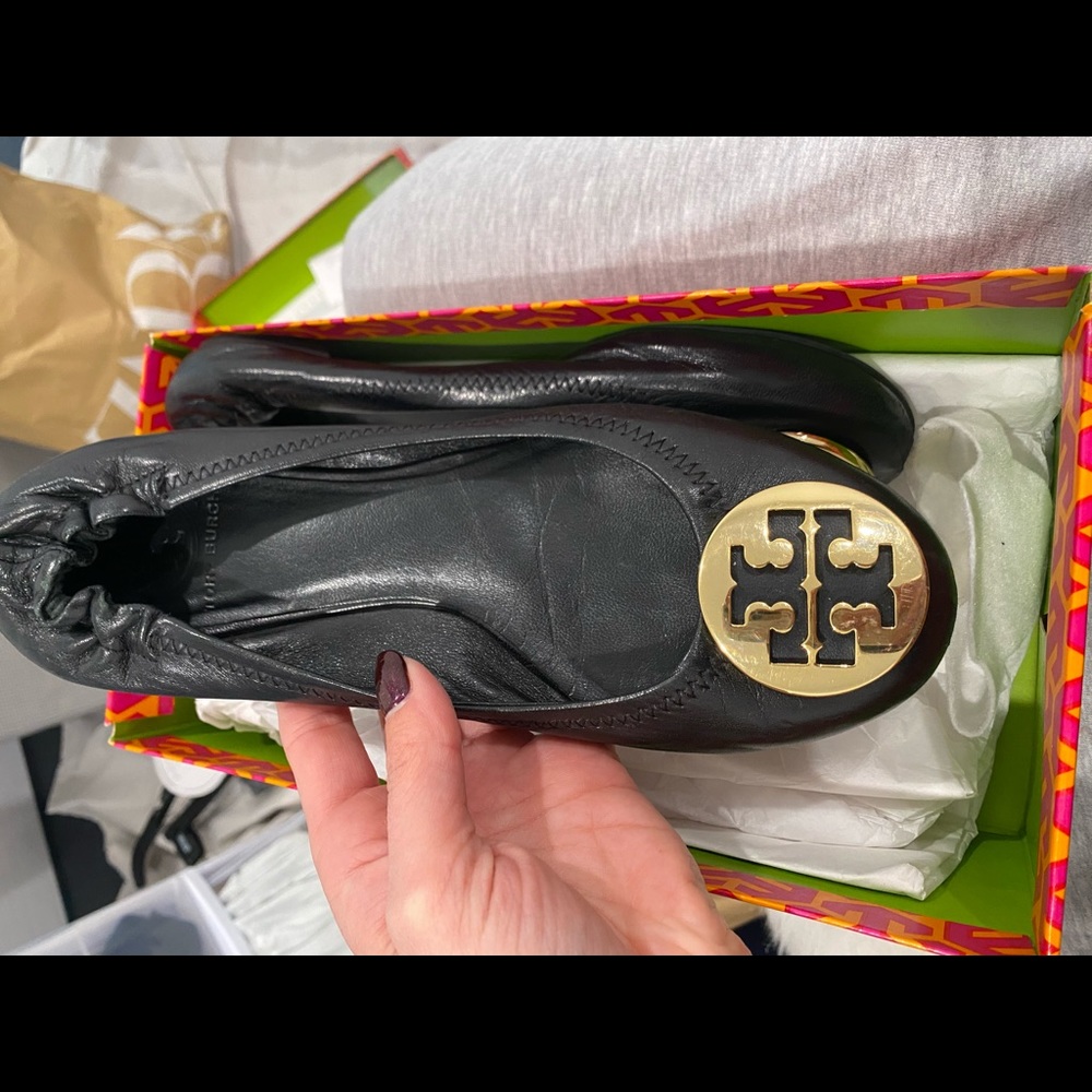 Size 7.5 Tory Burch black flats with gold emblem